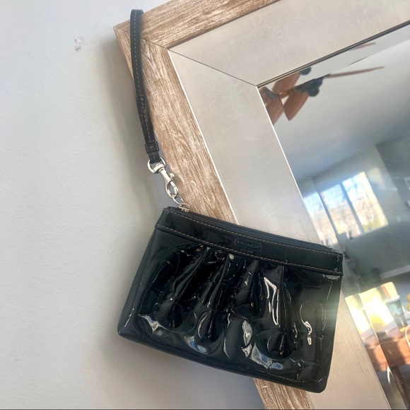 Coach wristlet - Picture 3 of 11